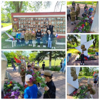 Возложение в память погибшим солдатам Возложение в память погибшим солдатам.